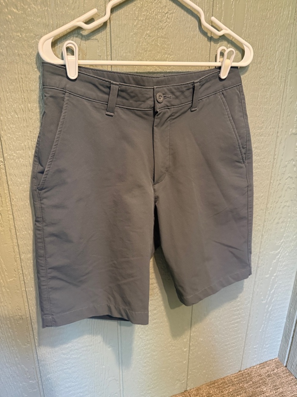 Under Armour Everyday Gray Shorts - 32